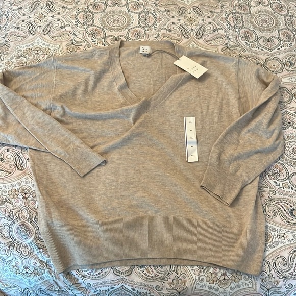 ✳️ AND oatmeal colored V neck Pull over sweater - Picture 1 of 7